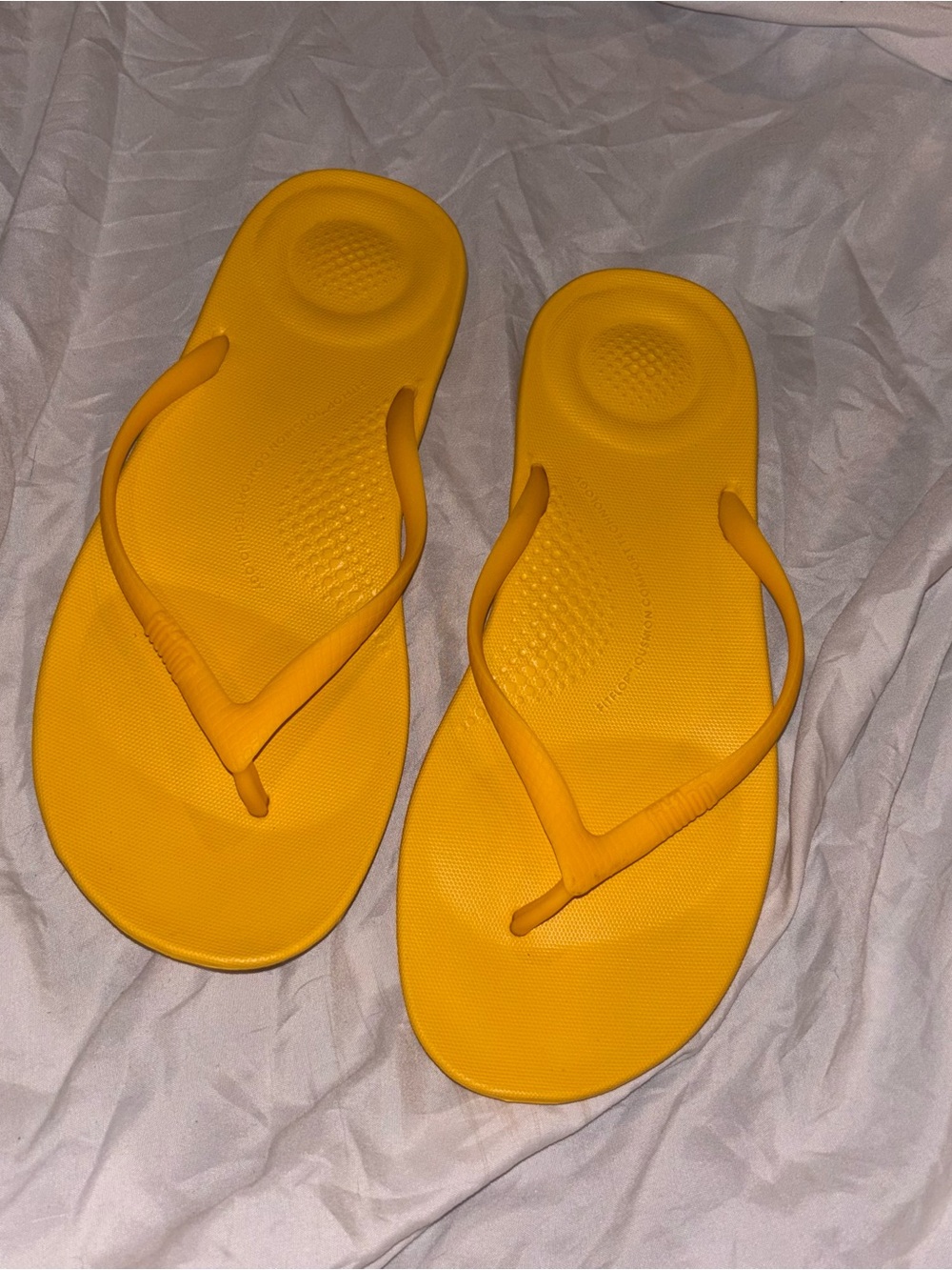 Fitflop Yellow IQUSHION ergonomic flip-flops